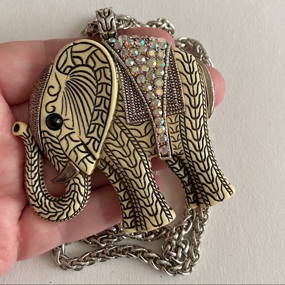 Jewelry - Large Elephant Rhinestone Wheat Chain Necklace